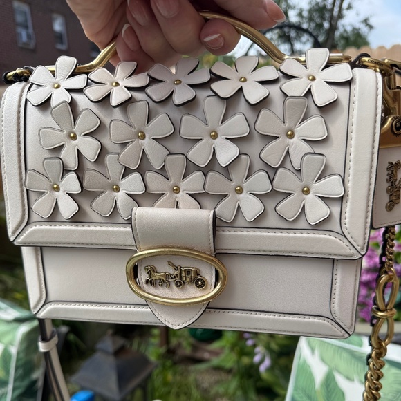 Riley Top Handle 22 With Floral Applique - NWT - Picture 2 of 16